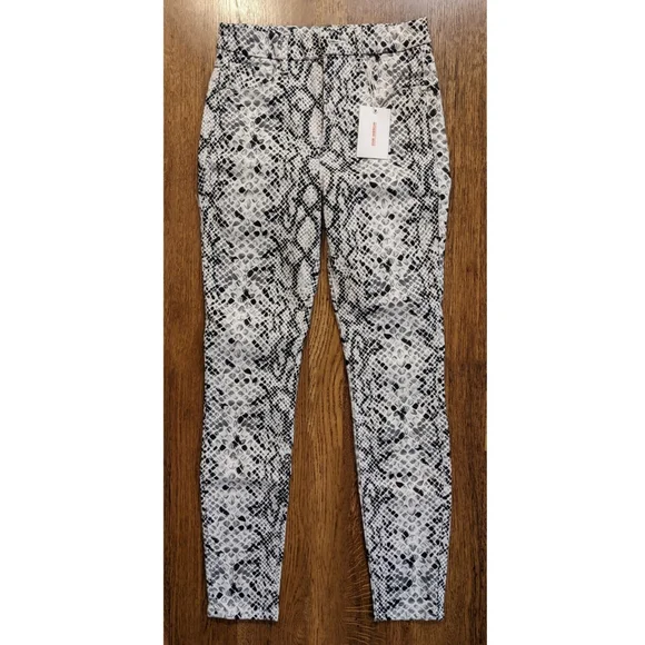 Good American Skinny Jeans - Picture 2 of 12